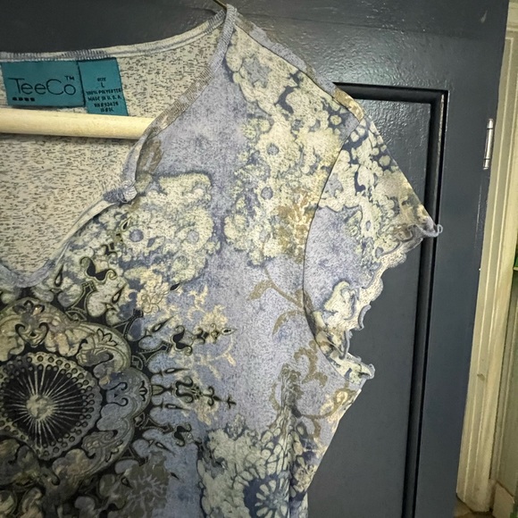 Ladies TeeCo Pullover Size M 100% polyester light blue print - Picture 3 of 16